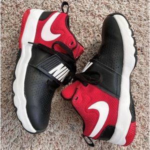 NIKE Team Hustle D8 Kid's Shoes